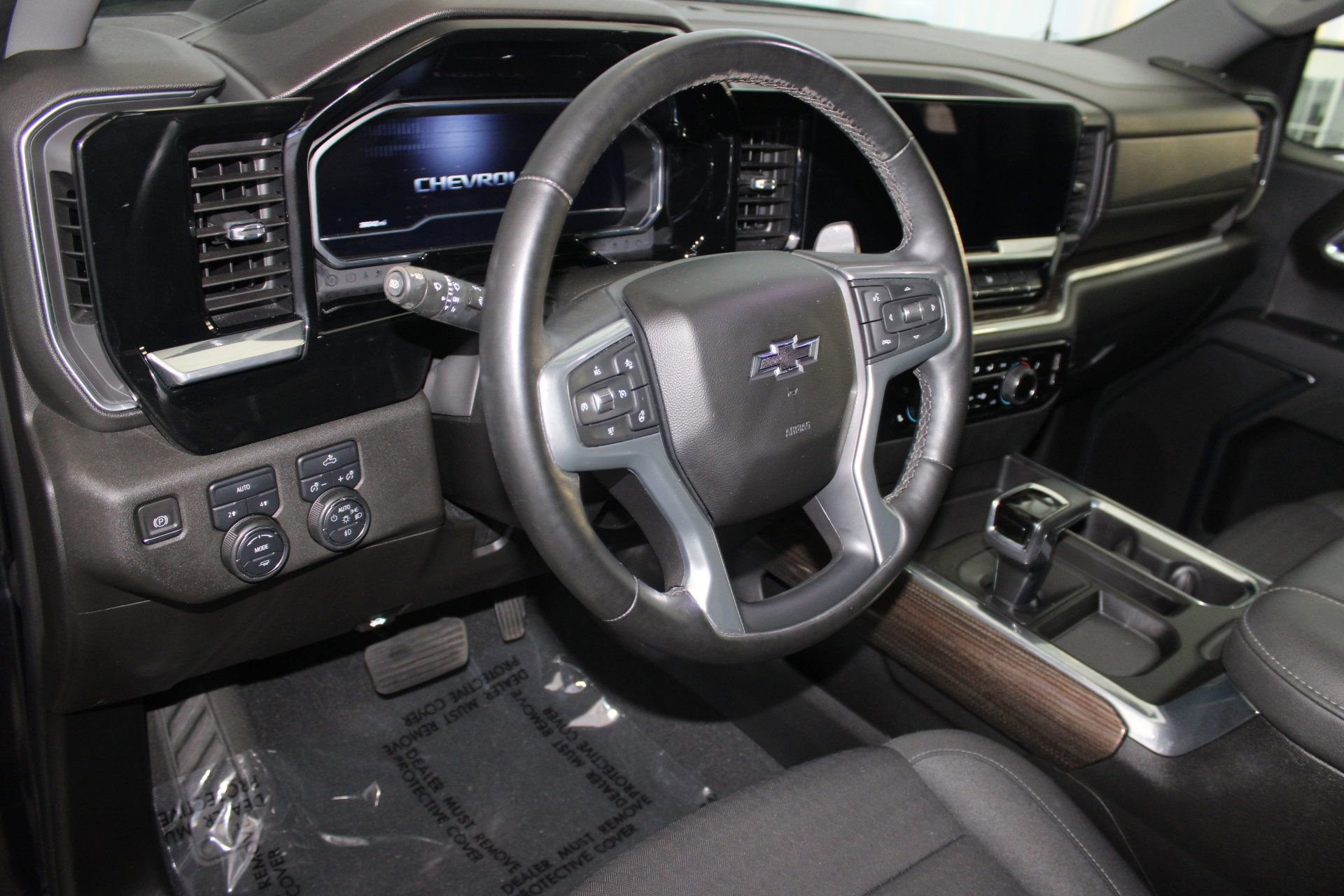 2023 Chevrolet Silverado 1500 RST photo 4