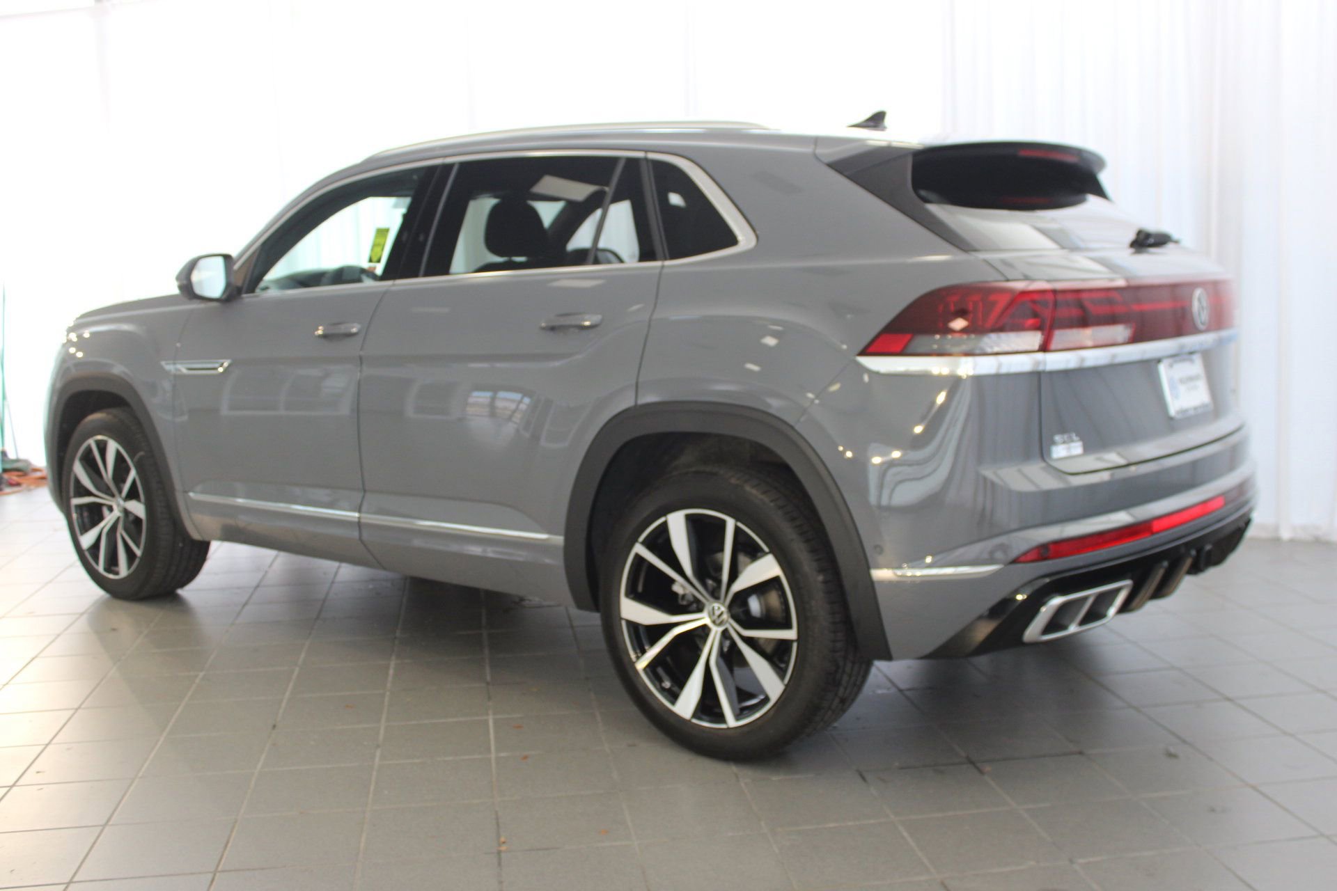 2026 Volkswagen Atlas Cross Sport SEL Premium R-Line photo 3