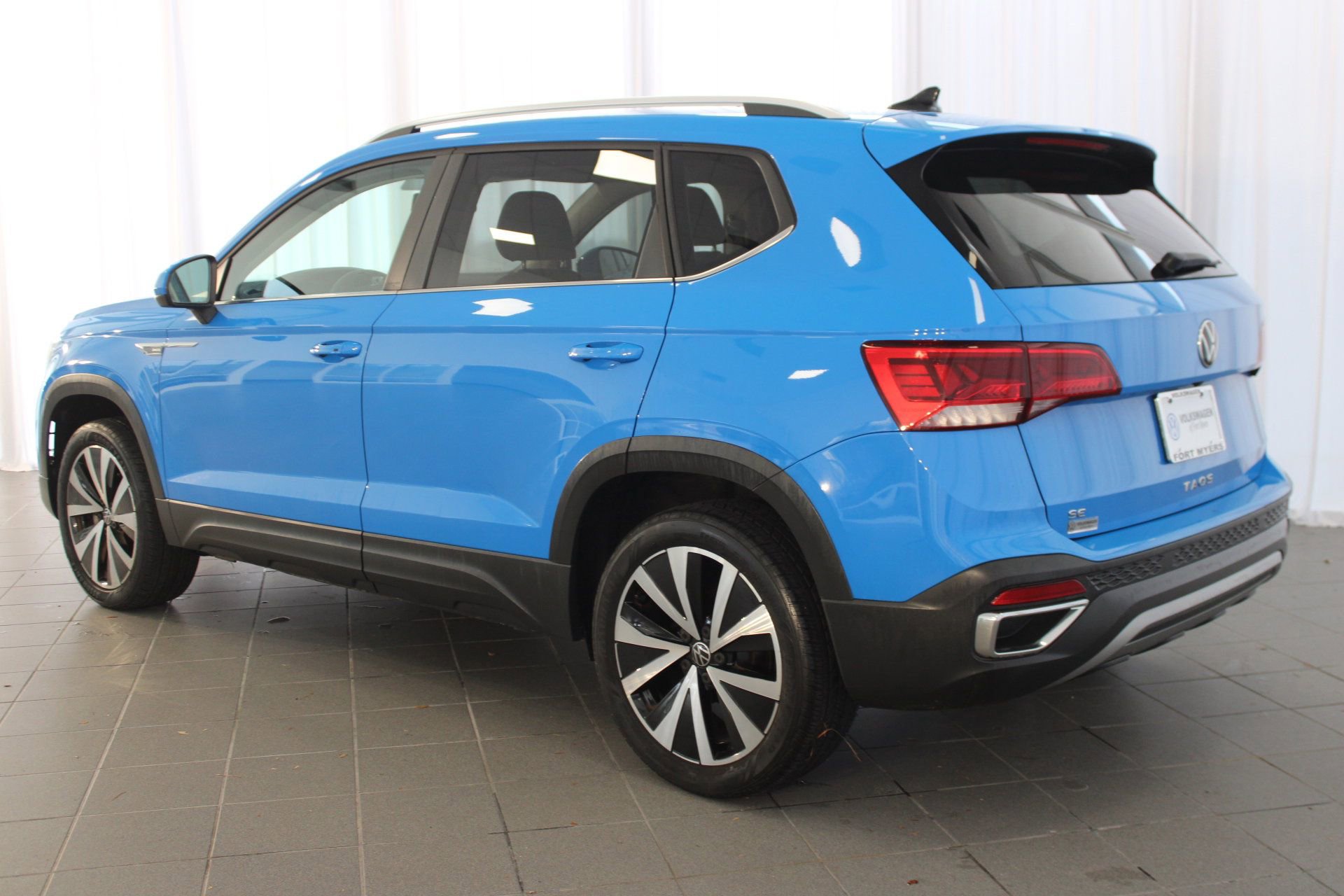 2022 Volkswagen Taos SE photo 3