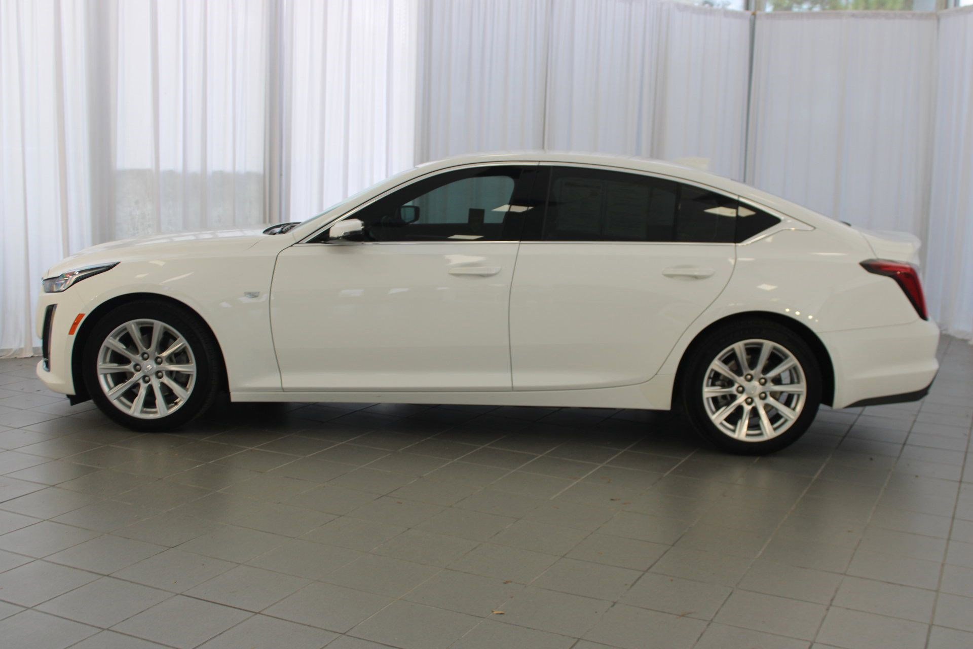 2023 Cadillac CT5 Luxury photo 2