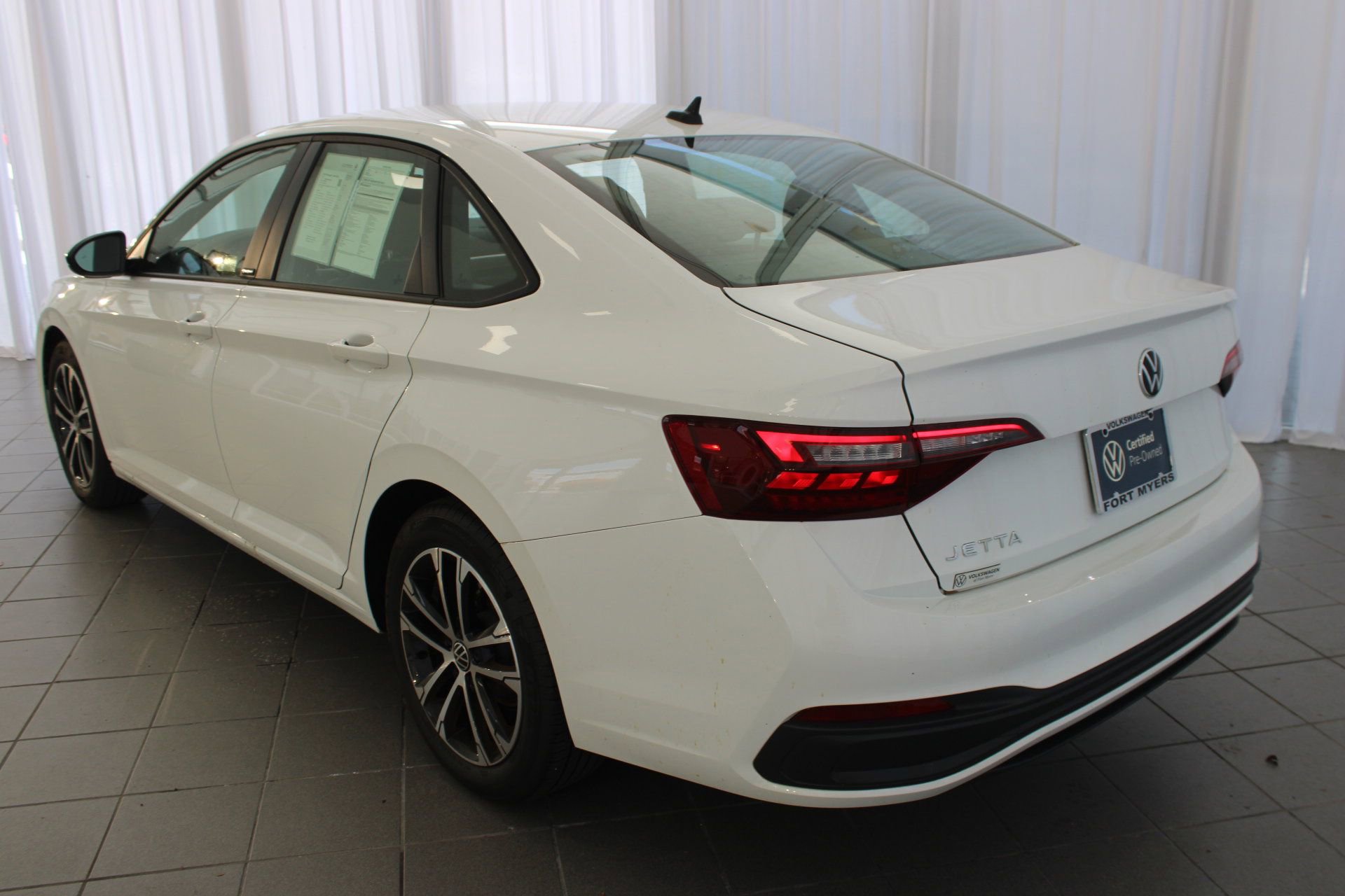 2024 Volkswagen Jetta Sport photo 2