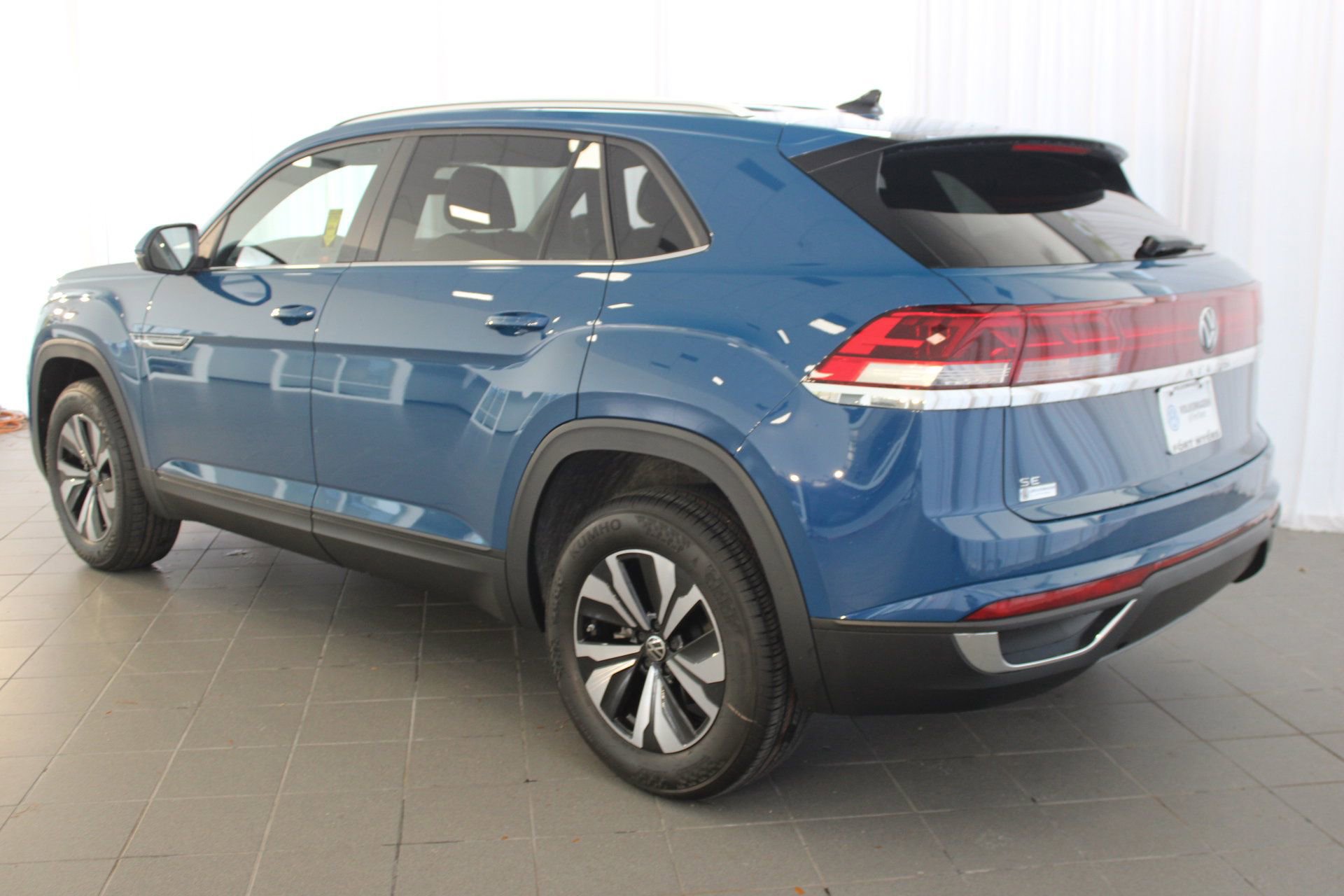 2026 Volkswagen Atlas Cross Sport SE photo 3