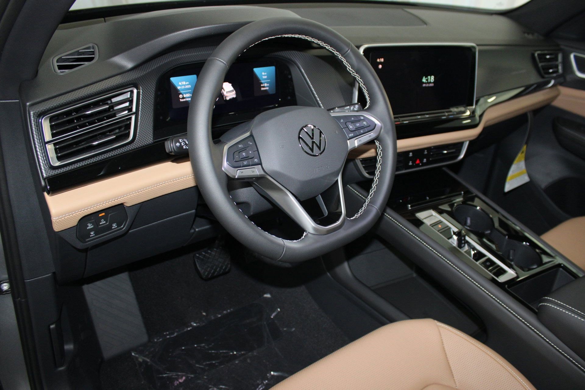 2026 Volkswagen Atlas Cross Sport SEL photo 4