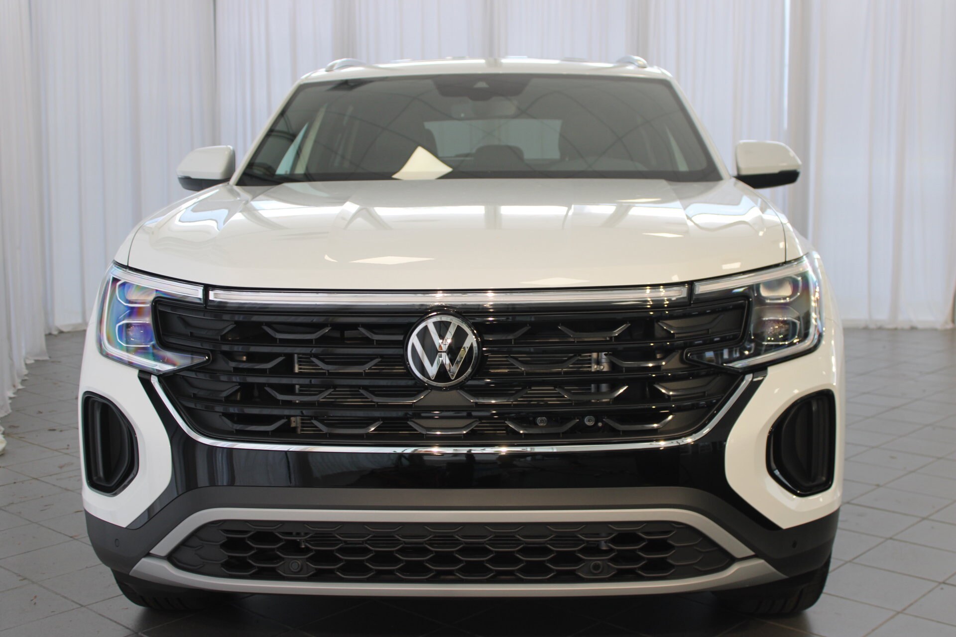 2026 Volkswagen Atlas Cross Sport SE Technology photo 3