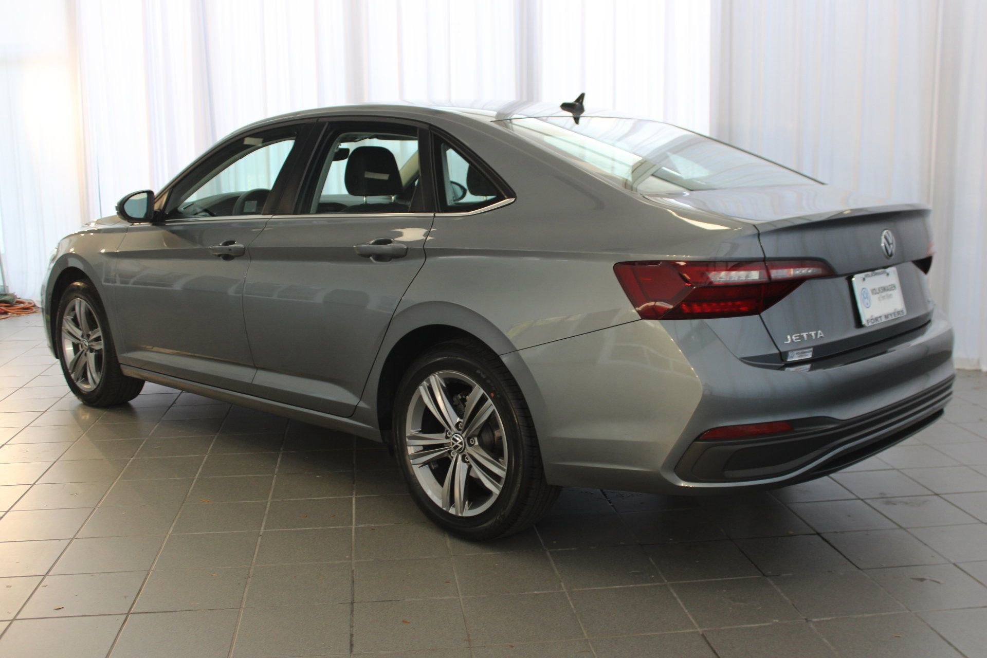 2022 Volkswagen Jetta SE photo 2