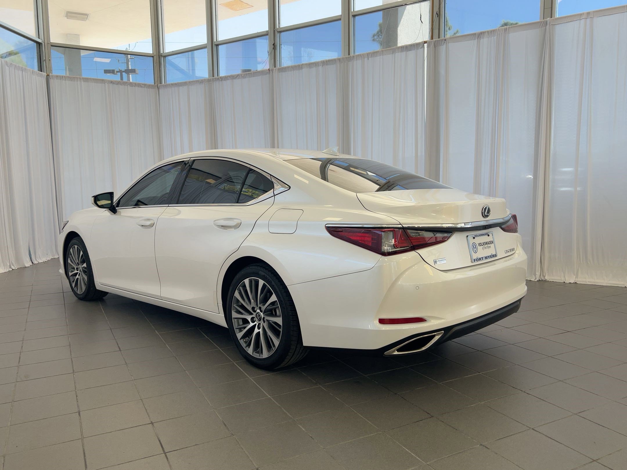 2021 Lexus ES 350 photo 3