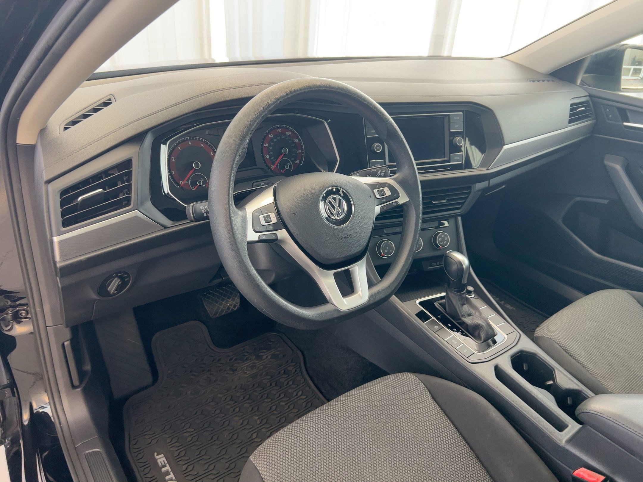 2020 Volkswagen Jetta SE R-Line photo 3
