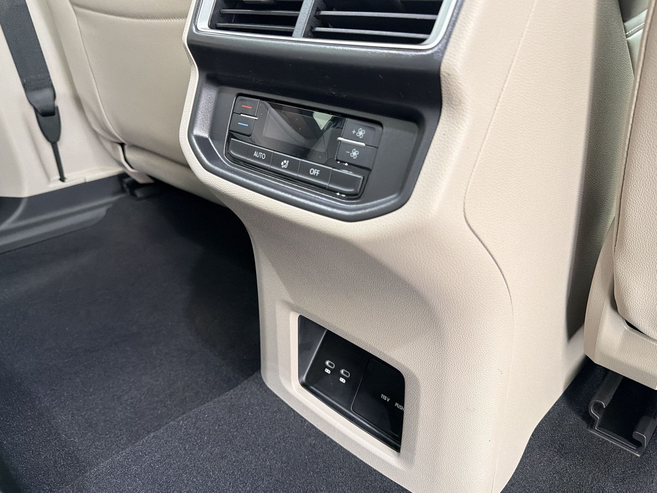 2026 Volkswagen Atlas SE w/Tech - Photo 32