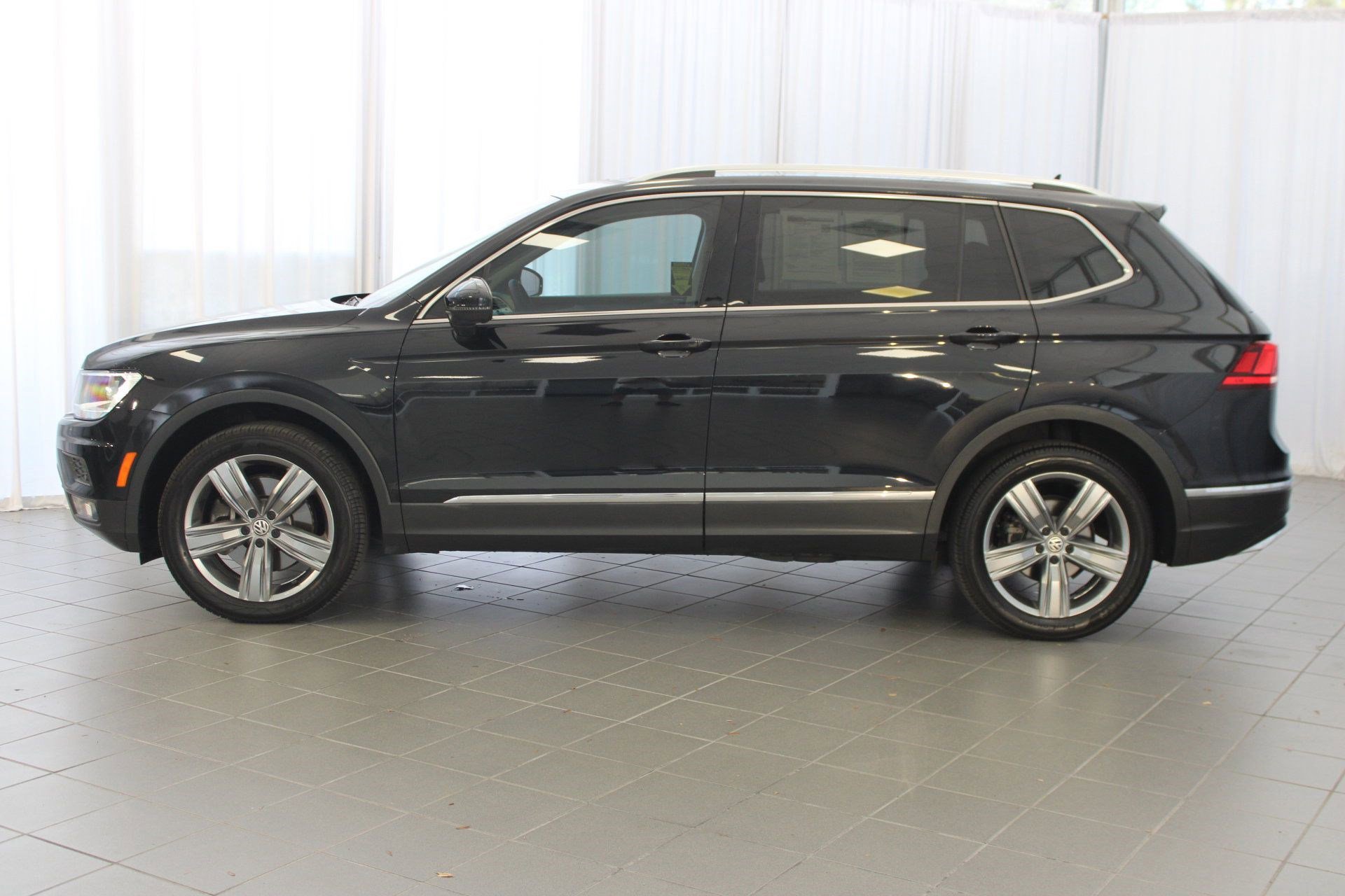 2021 Volkswagen Tiguan SEL photo 2