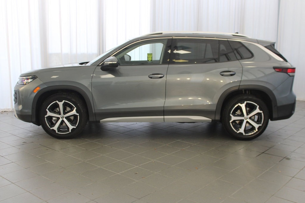 New 2025 Volkswagen Tiguan 2.0T SE SUV