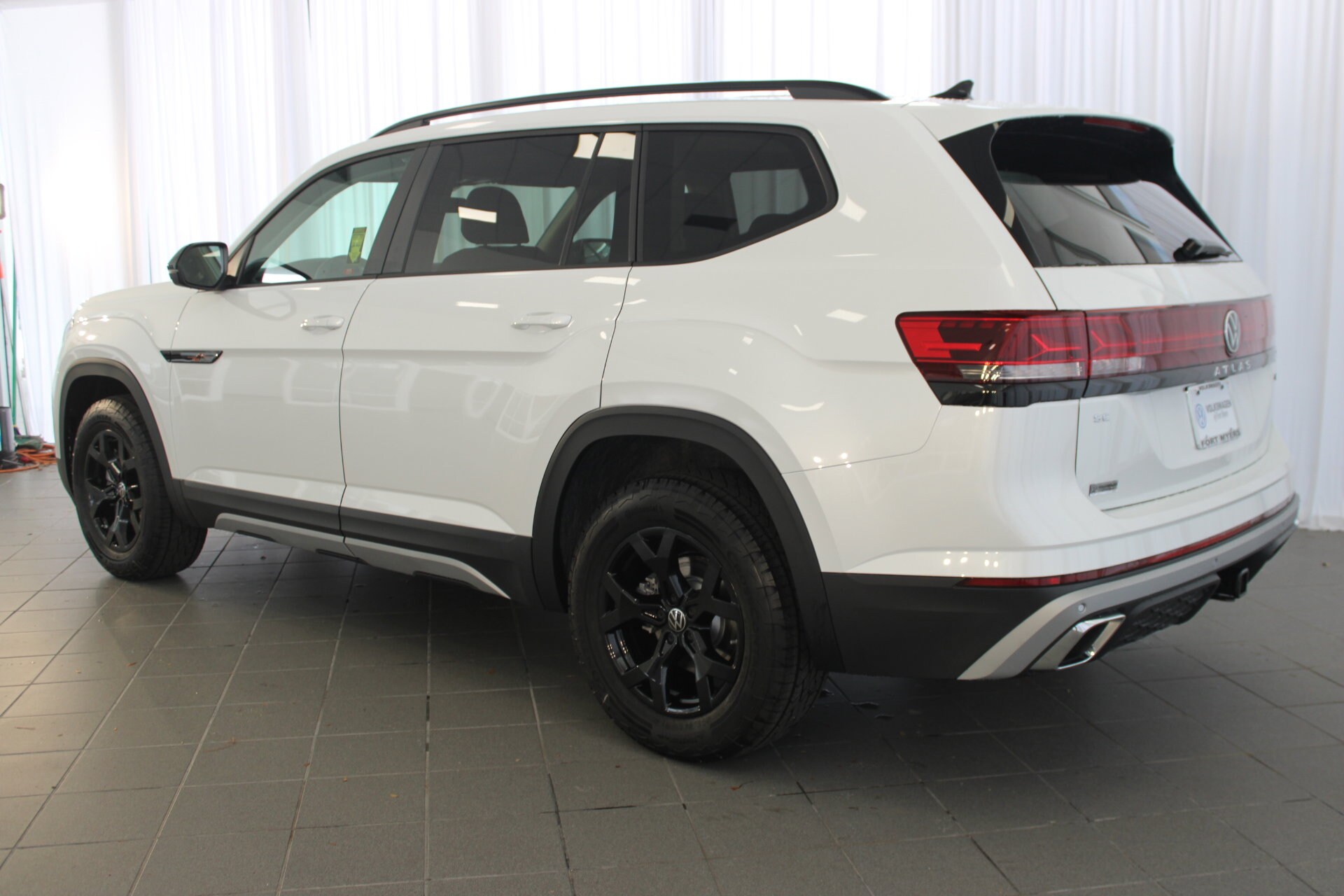 2026 Volkswagen Atlas Peak Edition SE photo 3