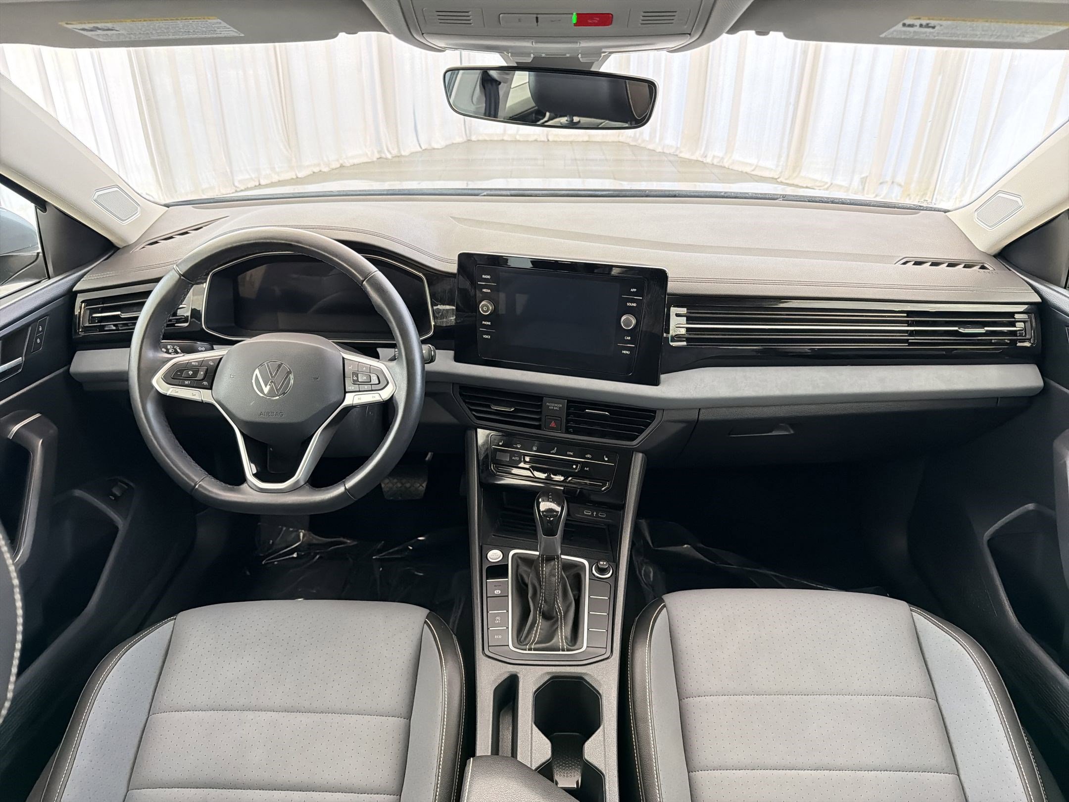 2025 Volkswagen Jetta SE - Photo 17