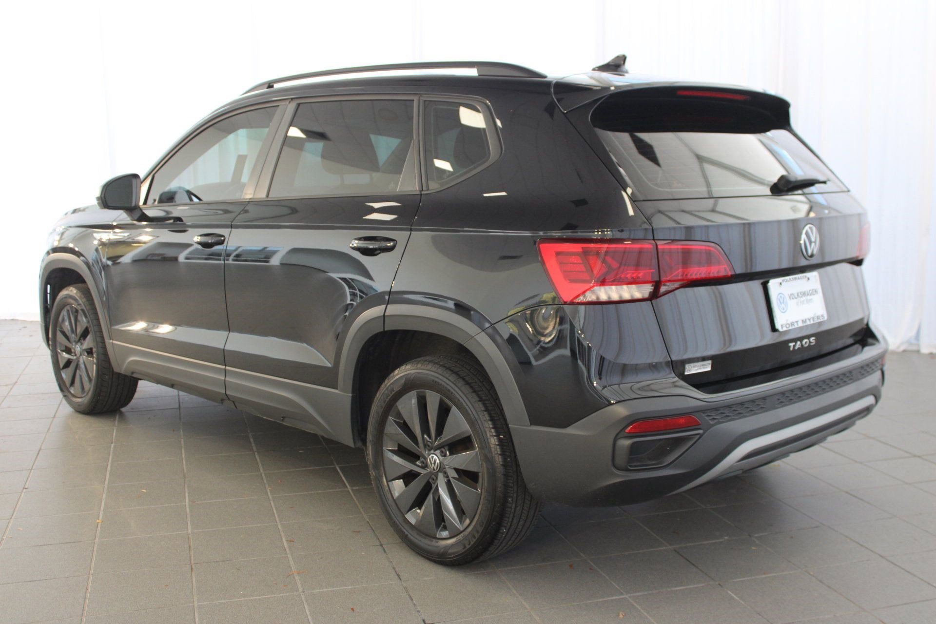 2023 Volkswagen Taos S photo 3