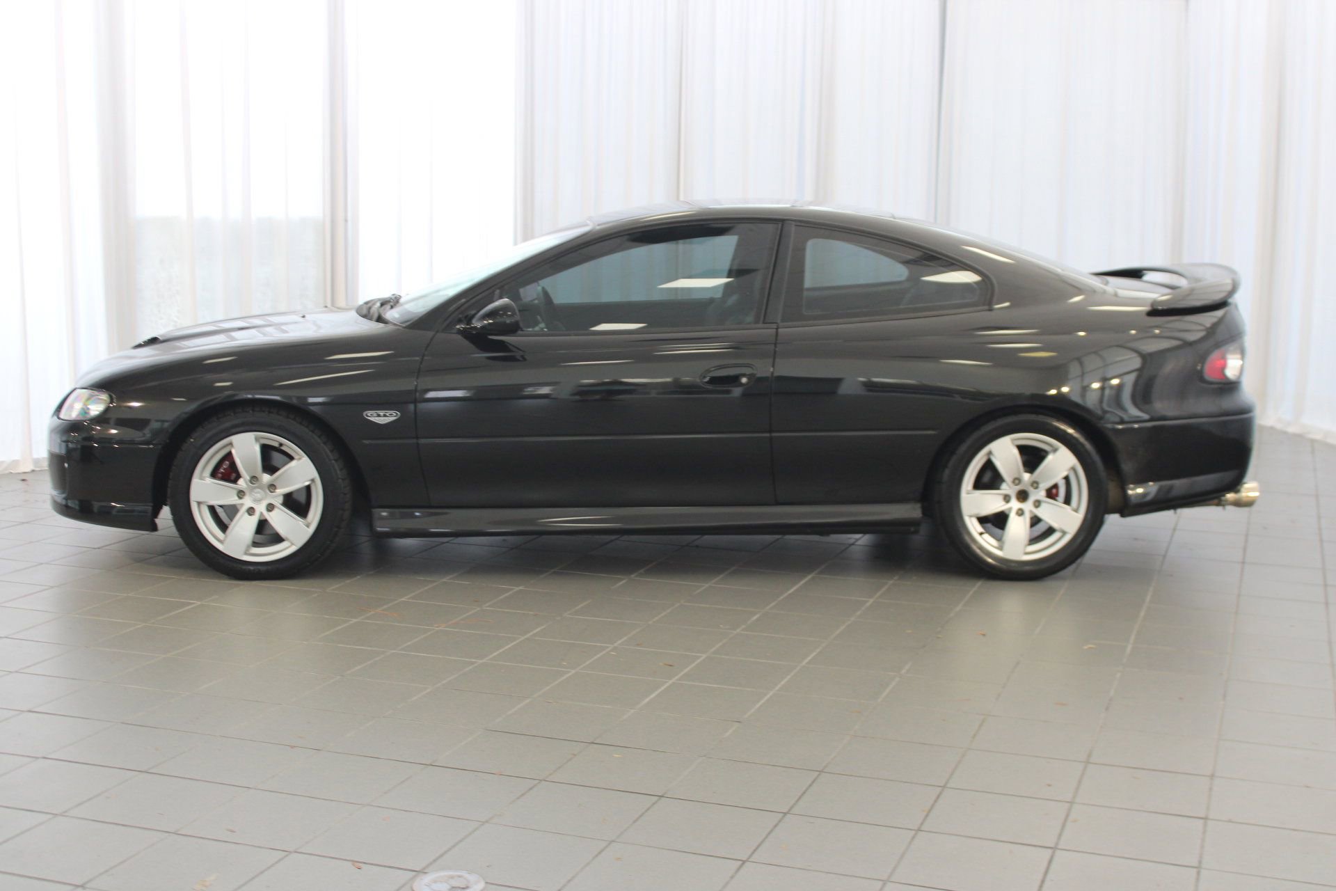 2006 Pontiac GTO photo 2
