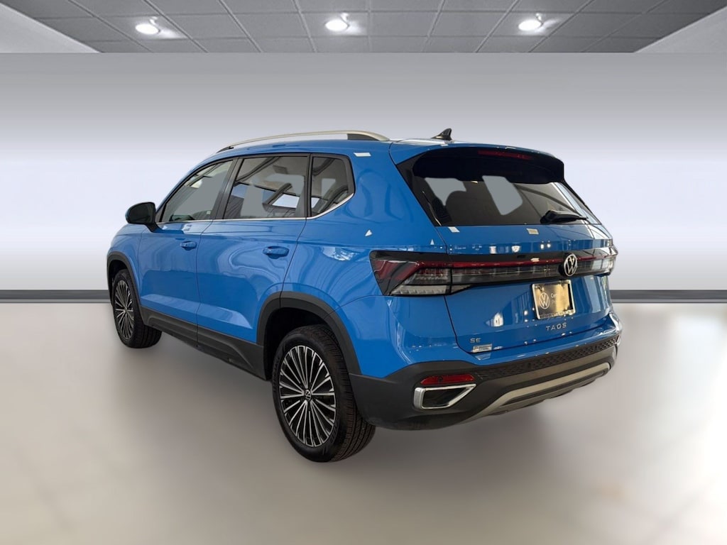 Used 2025 Volkswagen Taos SE SE FWD