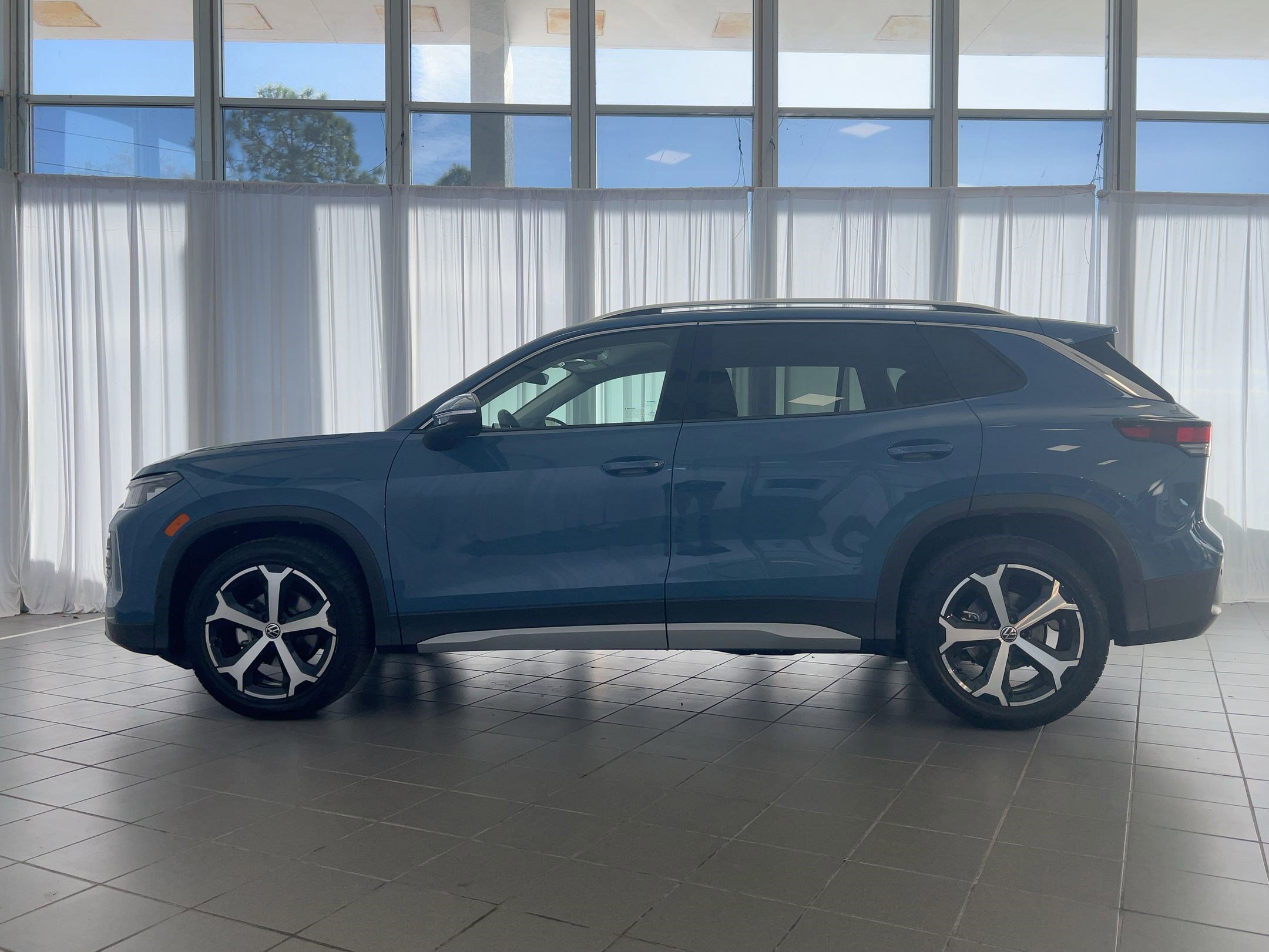 2026 Volkswagen Tiguan SE photo 2