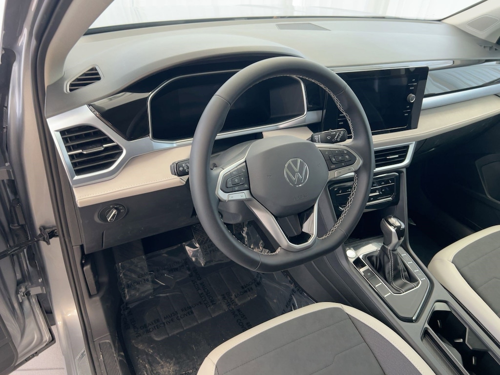 Certified 2025 Volkswagen Taos SE SE FWD