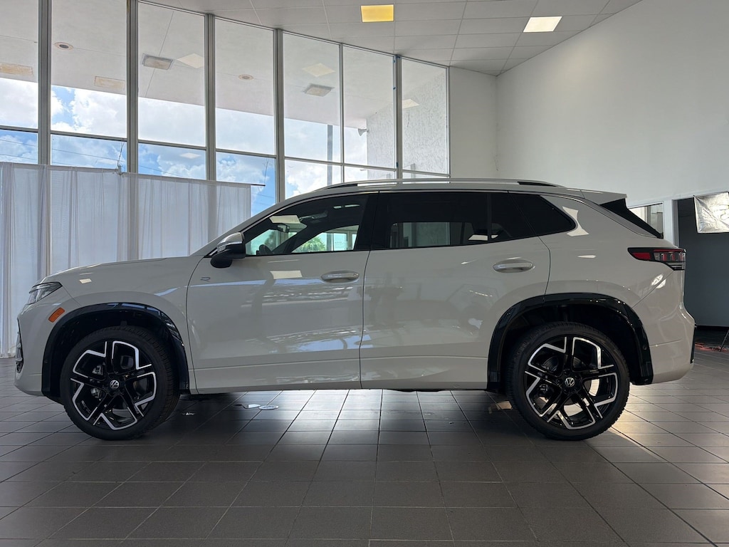 New 2026 Volkswagen Tiguan SEL R-Line Turbo SUV