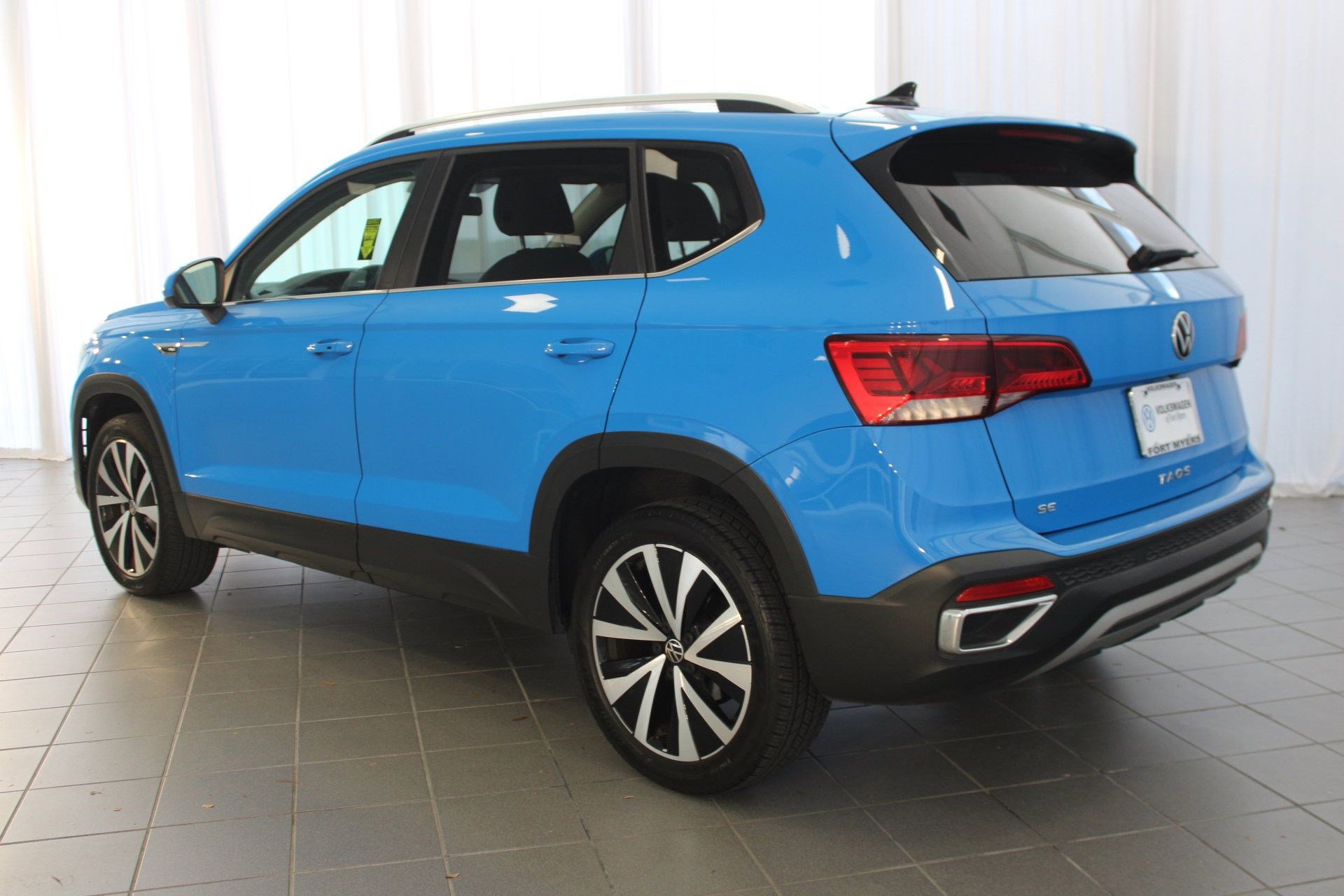 2022 Volkswagen Taos SE photo 3