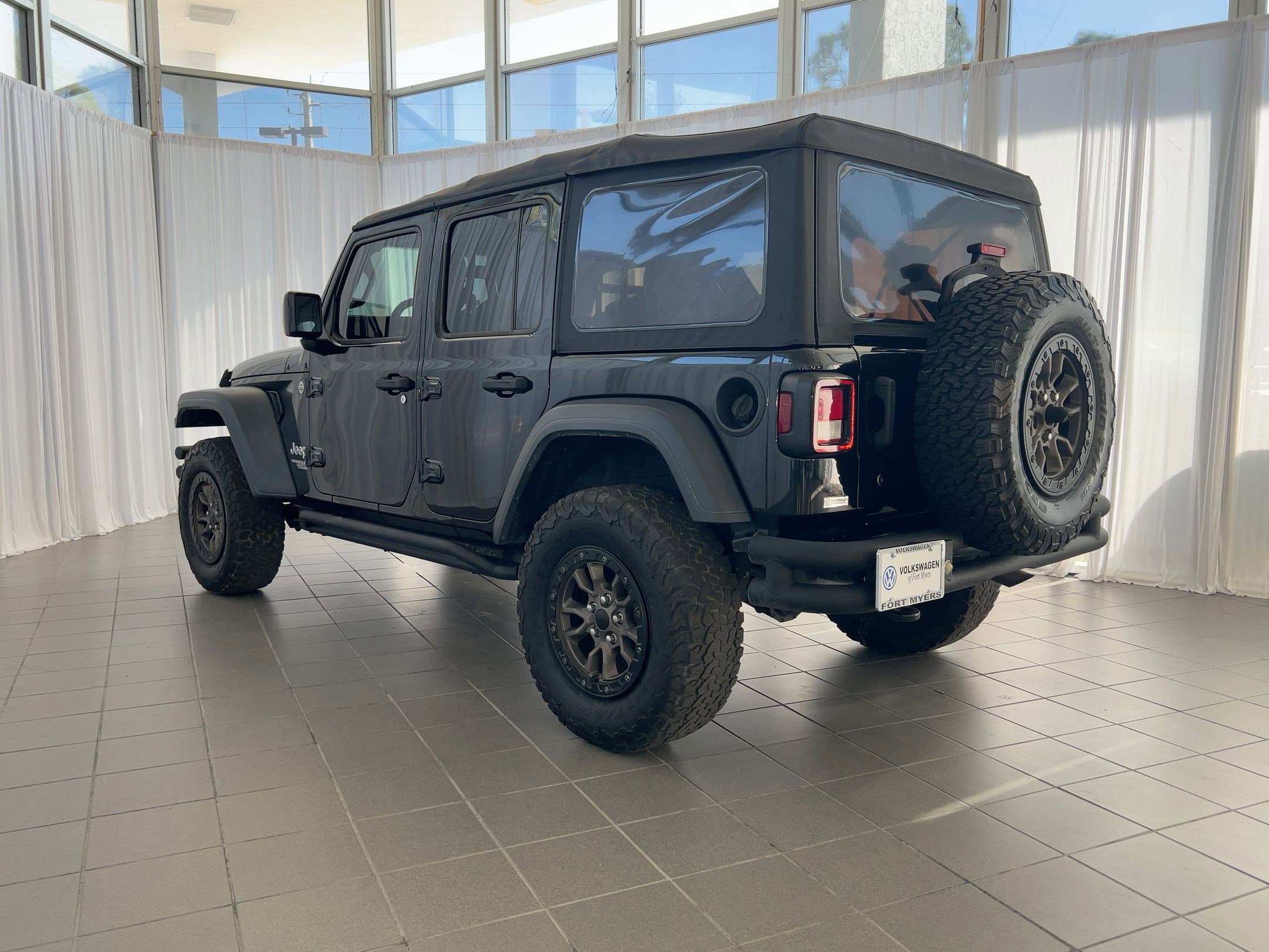 2018 Jeep Wrangler Unlimited Sport photo 3