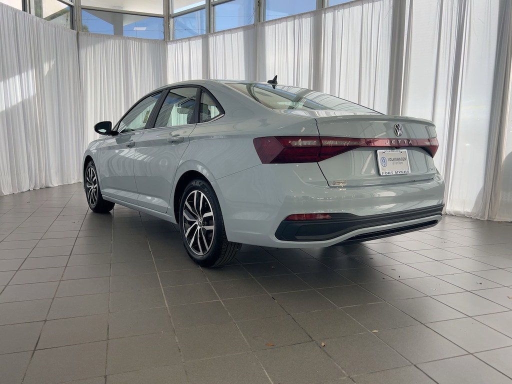 New 2026 Volkswagen Jetta 1.5T SE Sedan