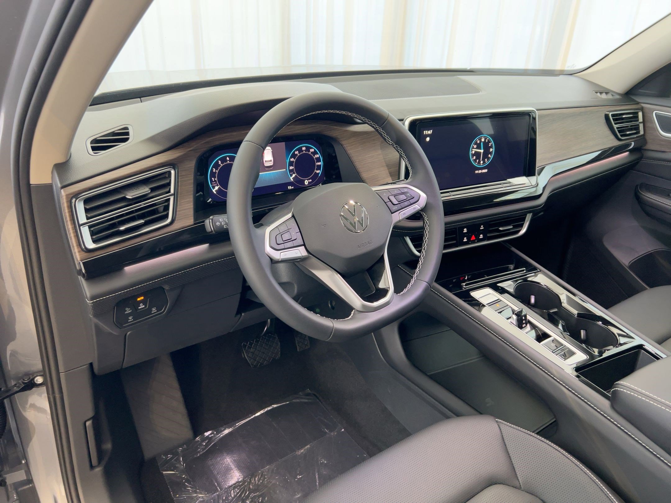 2026 Volkswagen Atlas SEL photo 3