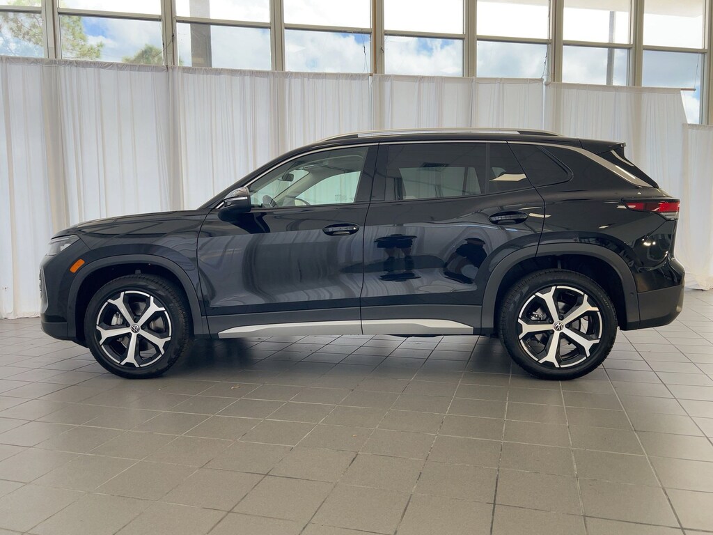 New 2026 Volkswagen Tiguan SE 2.0T SE 4MOTION