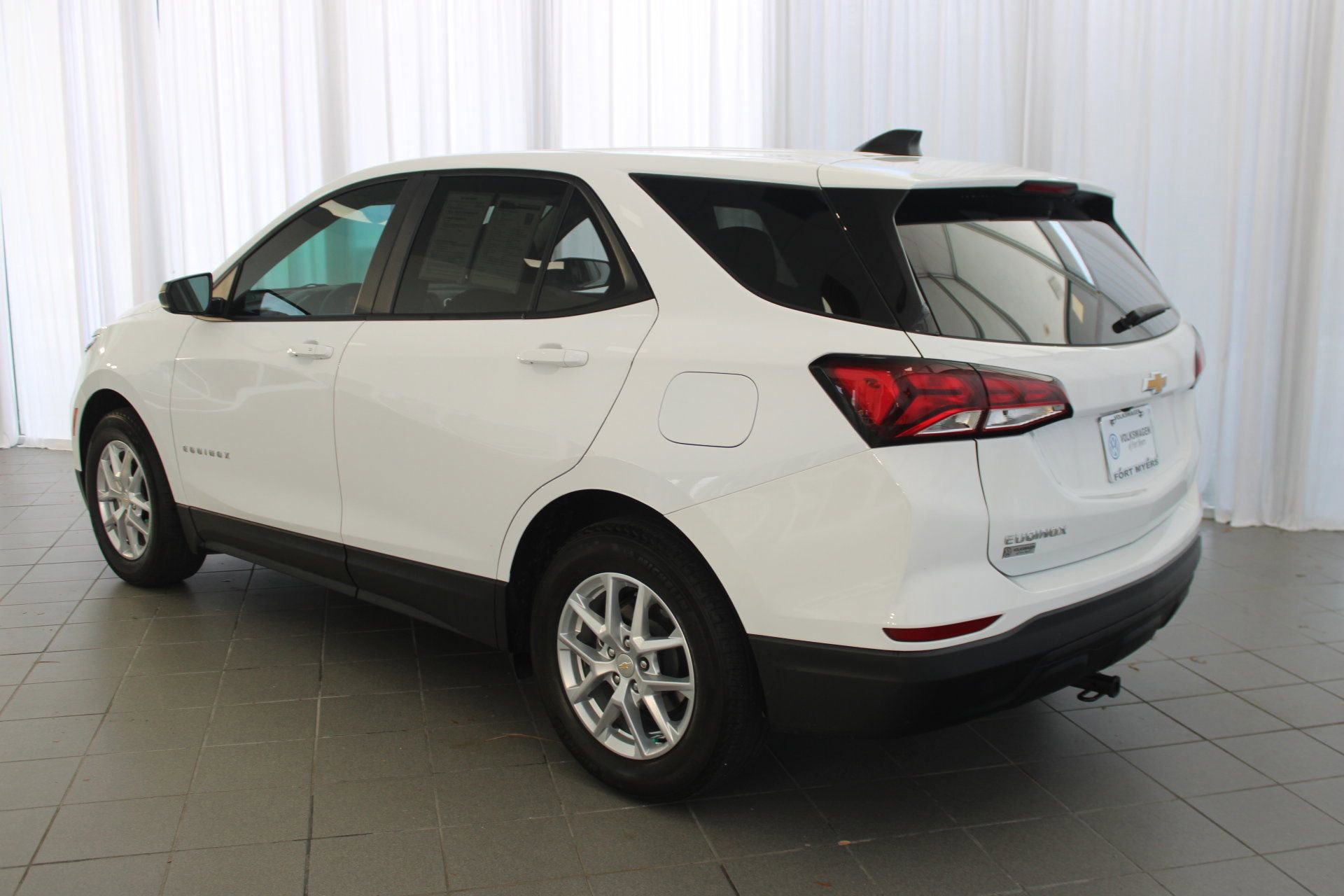 2023 Chevrolet Equinox LS photo 2