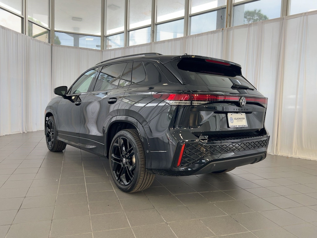 New 2026 Volkswagen Tiguan 2.0T SE R-Line Black SUV
