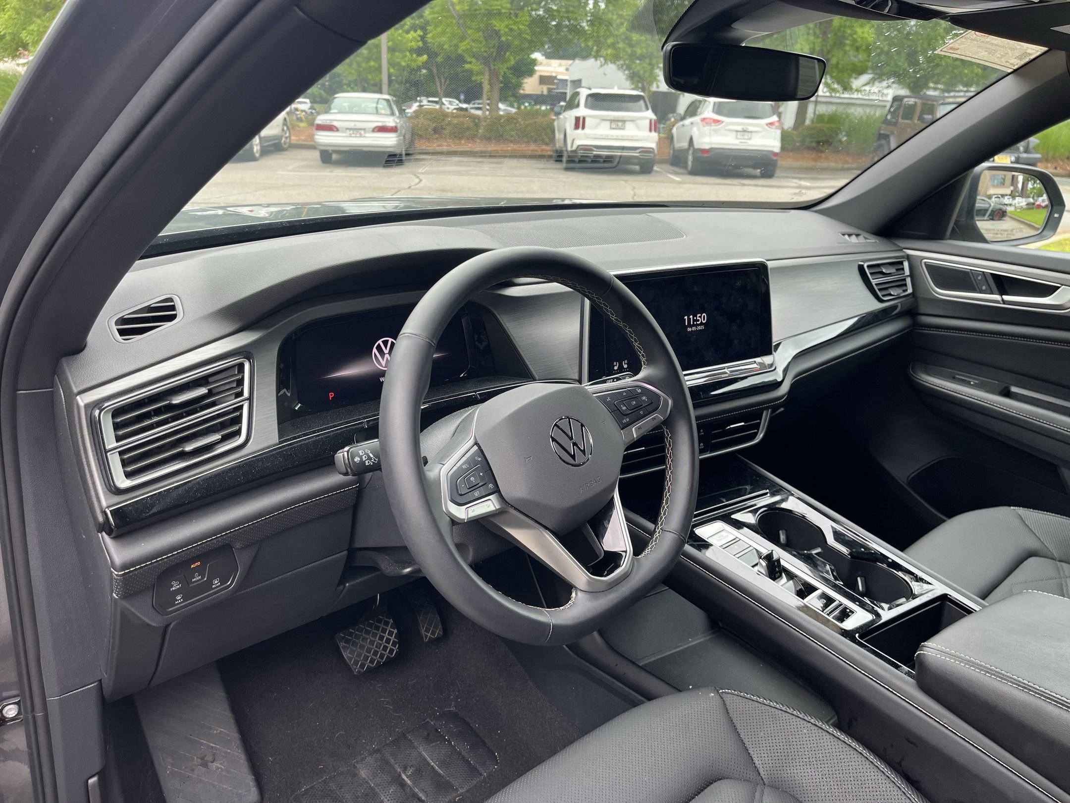 2024 Volkswagen Atlas Cross Sport SE Technology photo 3
