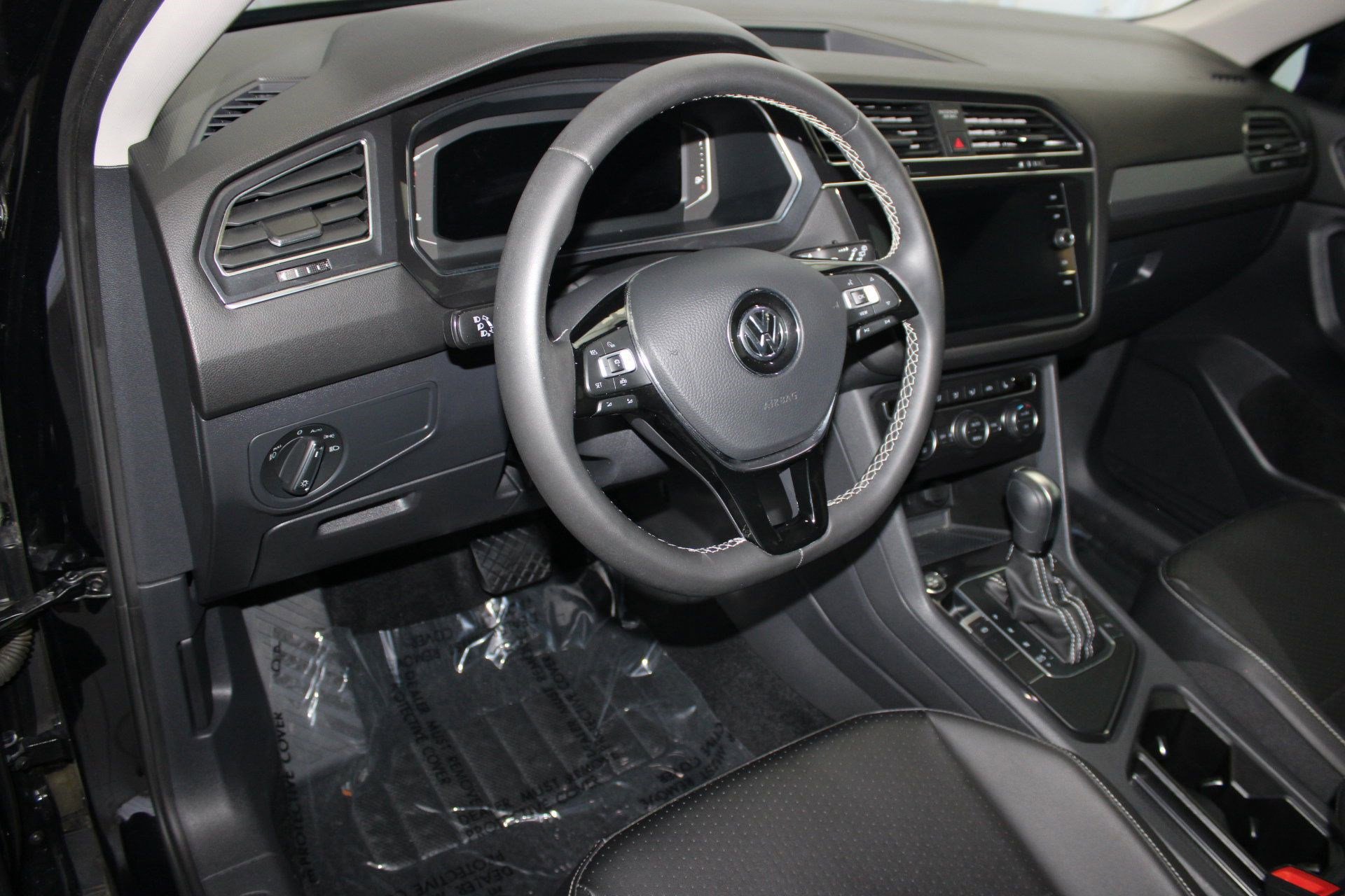 2021 Volkswagen Tiguan SEL photo 4