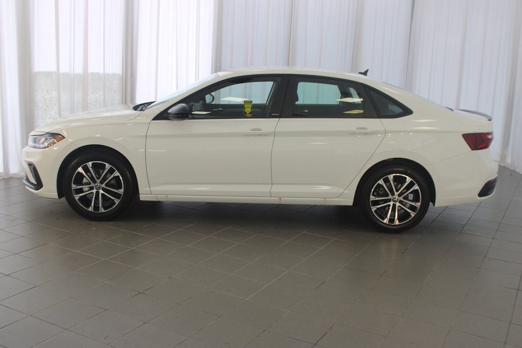 New 2025 Volkswagen Jetta 1.5T Sport Sedan