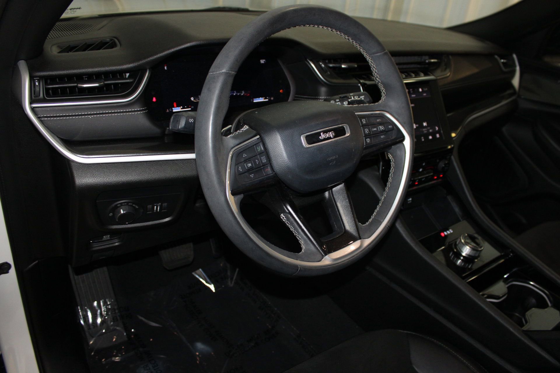 2023 Jeep Grand Cherokee Altitude photo 3