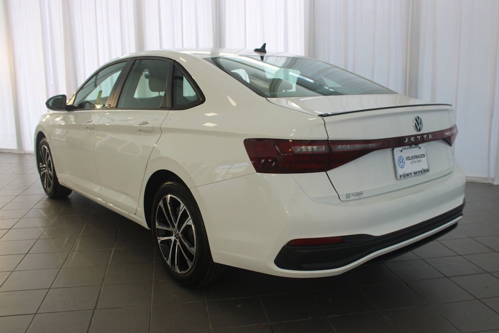 New 2025 Volkswagen Jetta 1.5T Sport Sedan