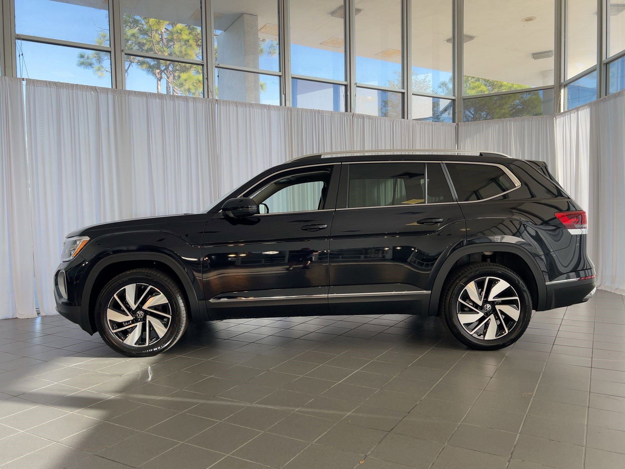 2026 Volkswagen Atlas SEL photo 2