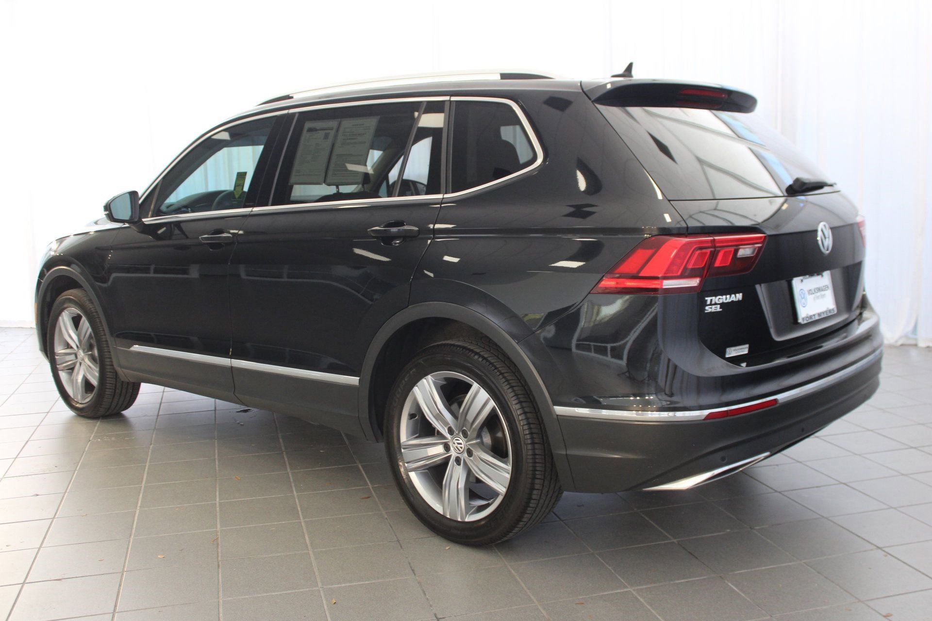 2021 Volkswagen Tiguan SEL photo 3