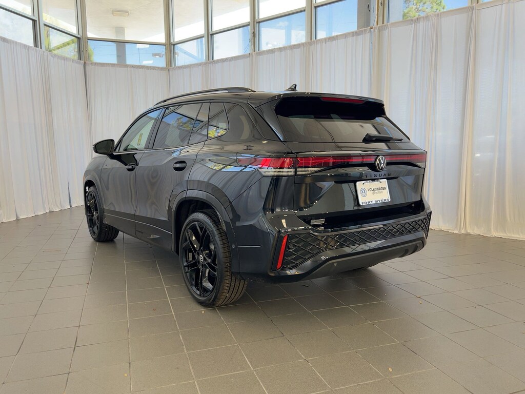 New 2026 Volkswagen Tiguan 2.0T SE SUV