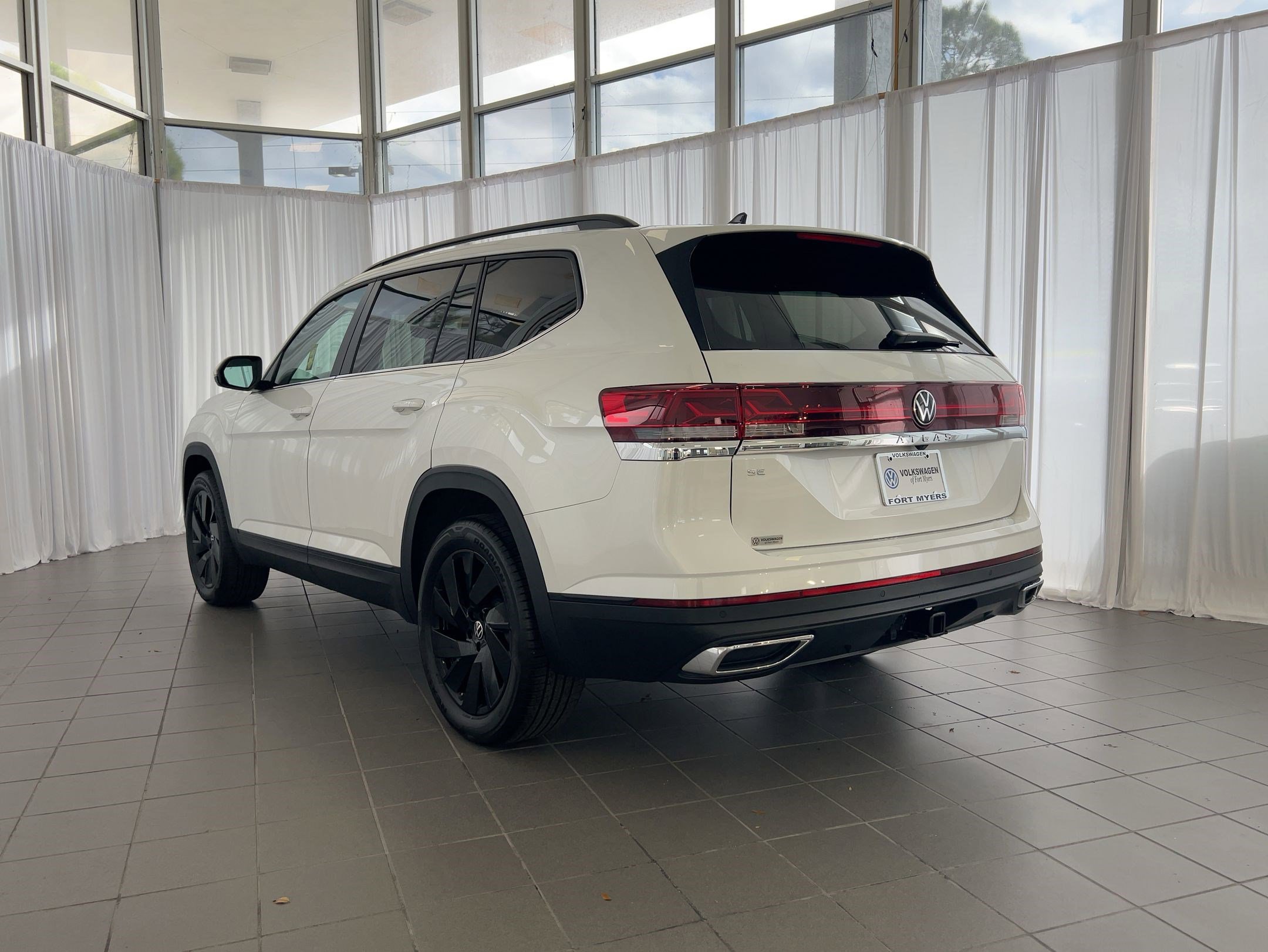 2026 Volkswagen Atlas SE Technology photo 3