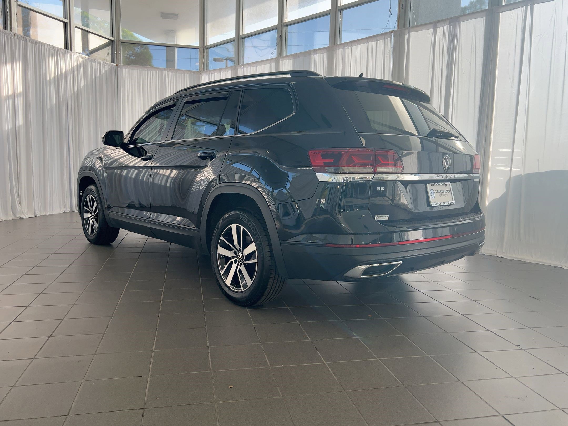 2021 Volkswagen Atlas SE photo 2