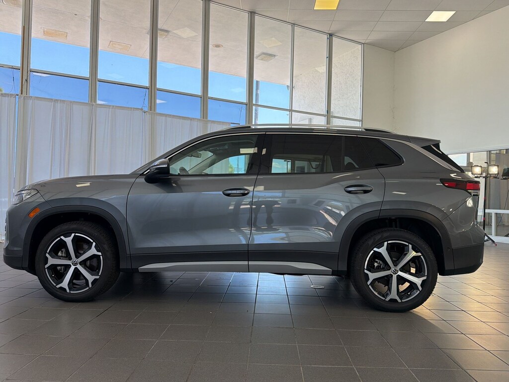 New 2026 Volkswagen Tiguan SE SUV