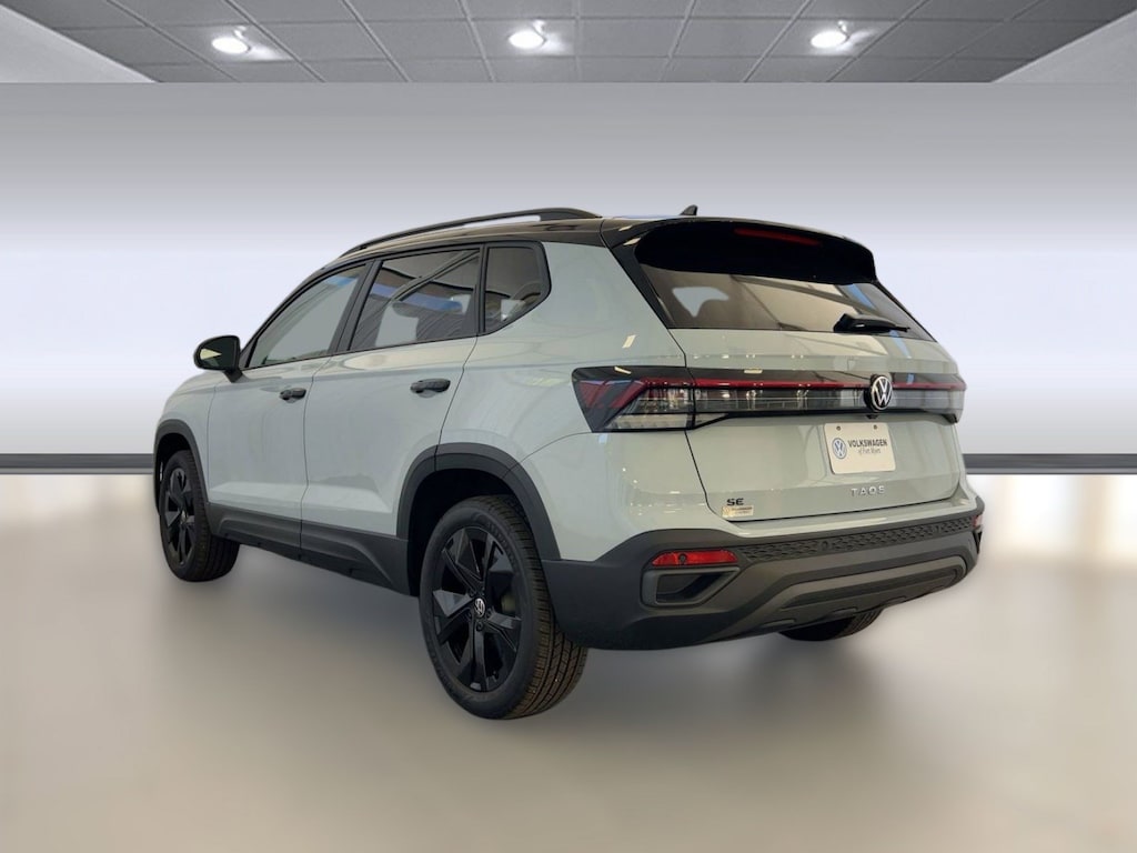 New 2026 Volkswagen Taos 1.5T SE Black SUV
