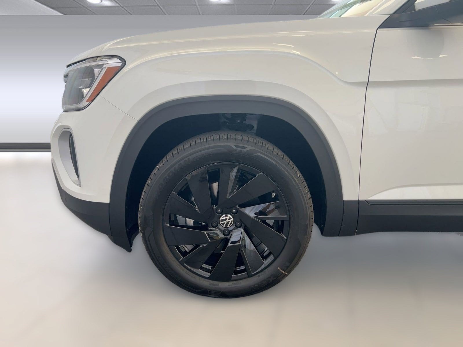 2026 Volkswagen Atlas SE w/Tech - Photo 12