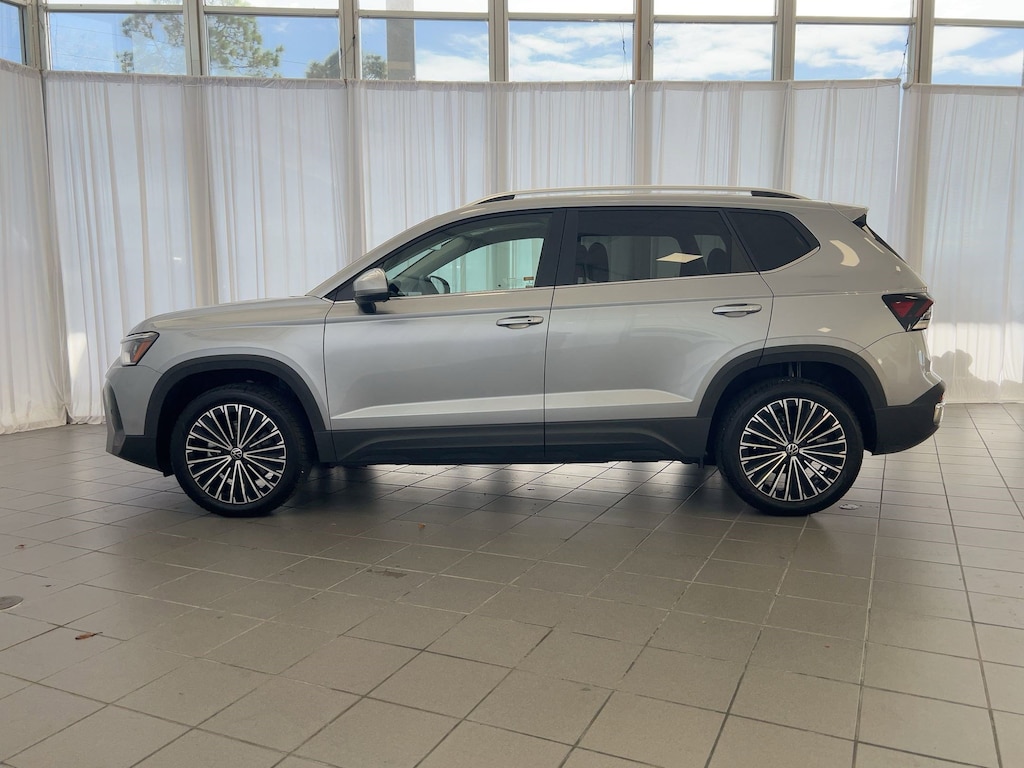 Certified 2025 Volkswagen Taos SE SE FWD