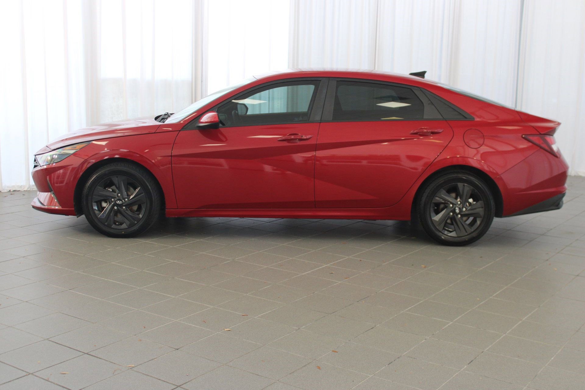 2022 Hyundai Elantra SEL Convenience photo 2
