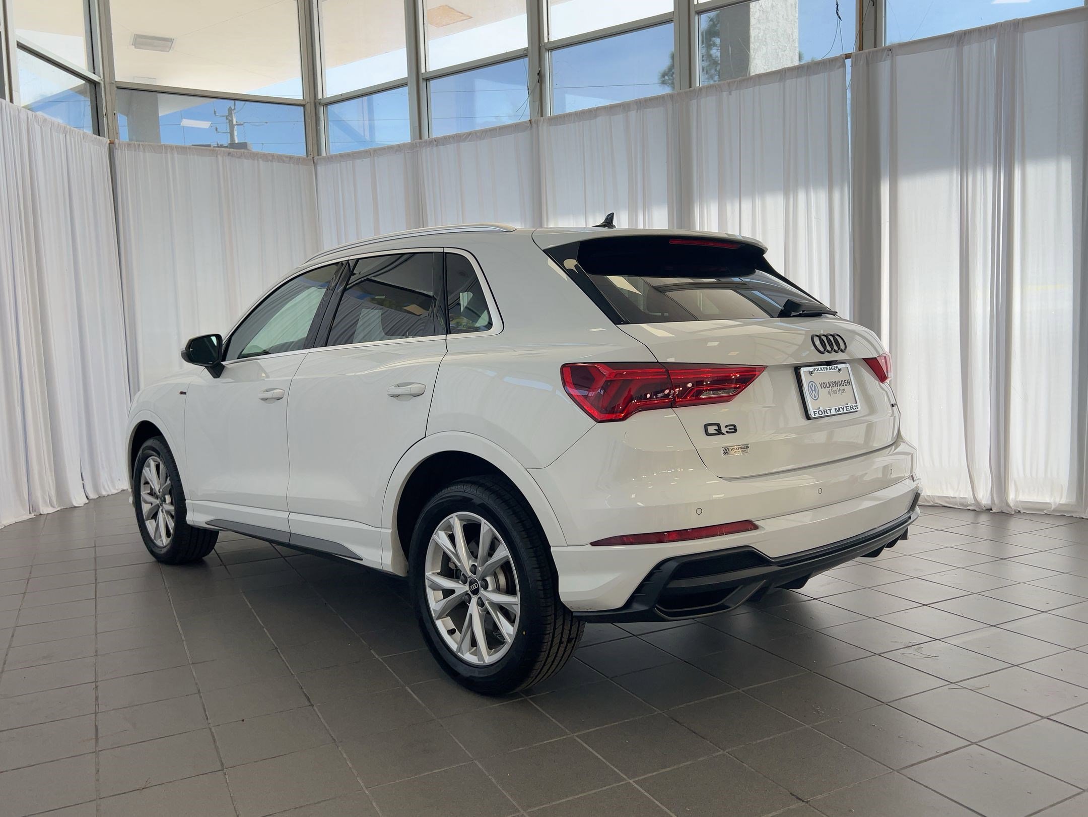 2021 Audi Q3 S line Premium 45 TFSI photo 3
