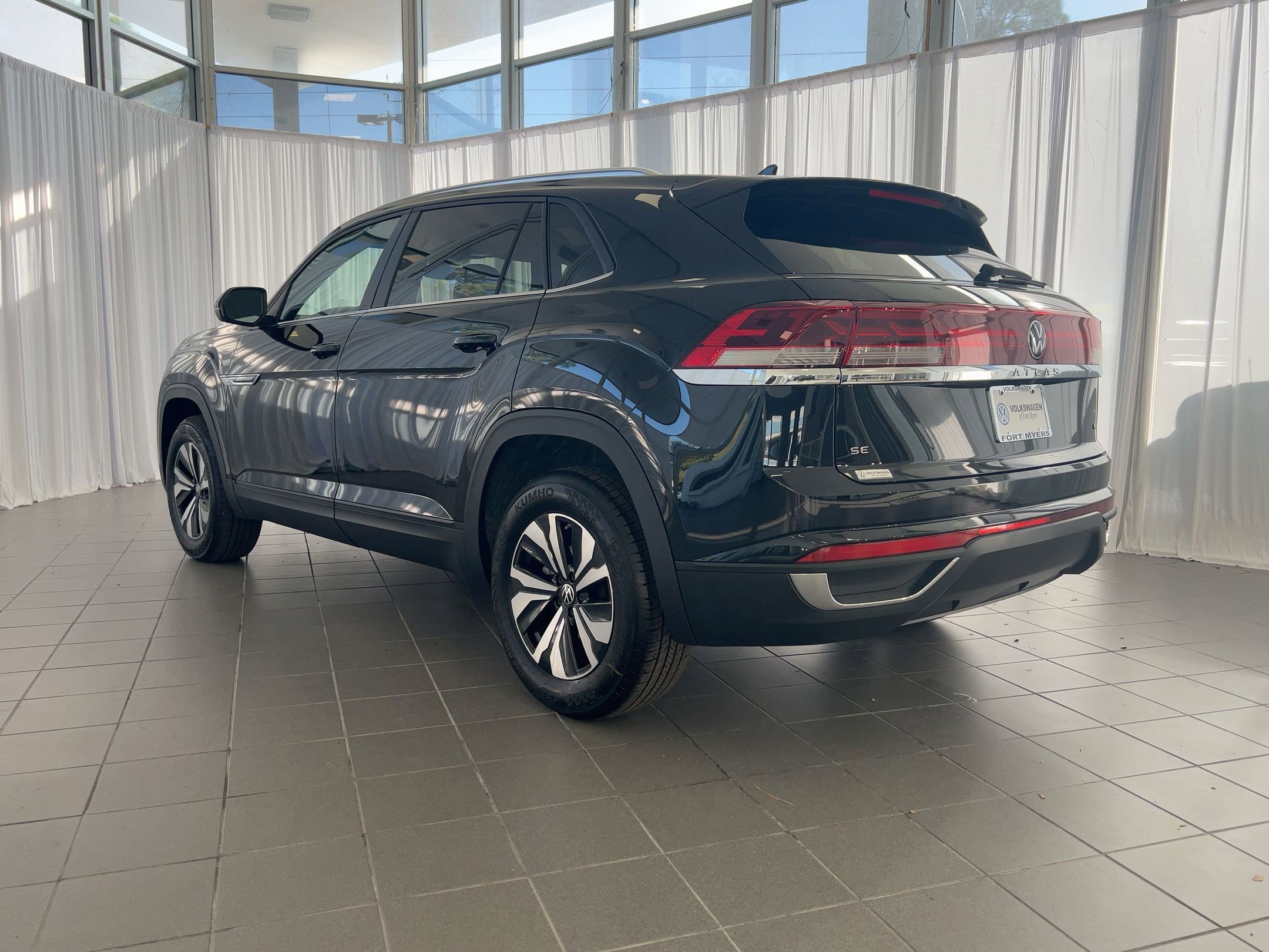 2026 Volkswagen Atlas Cross Sport SE photo 3