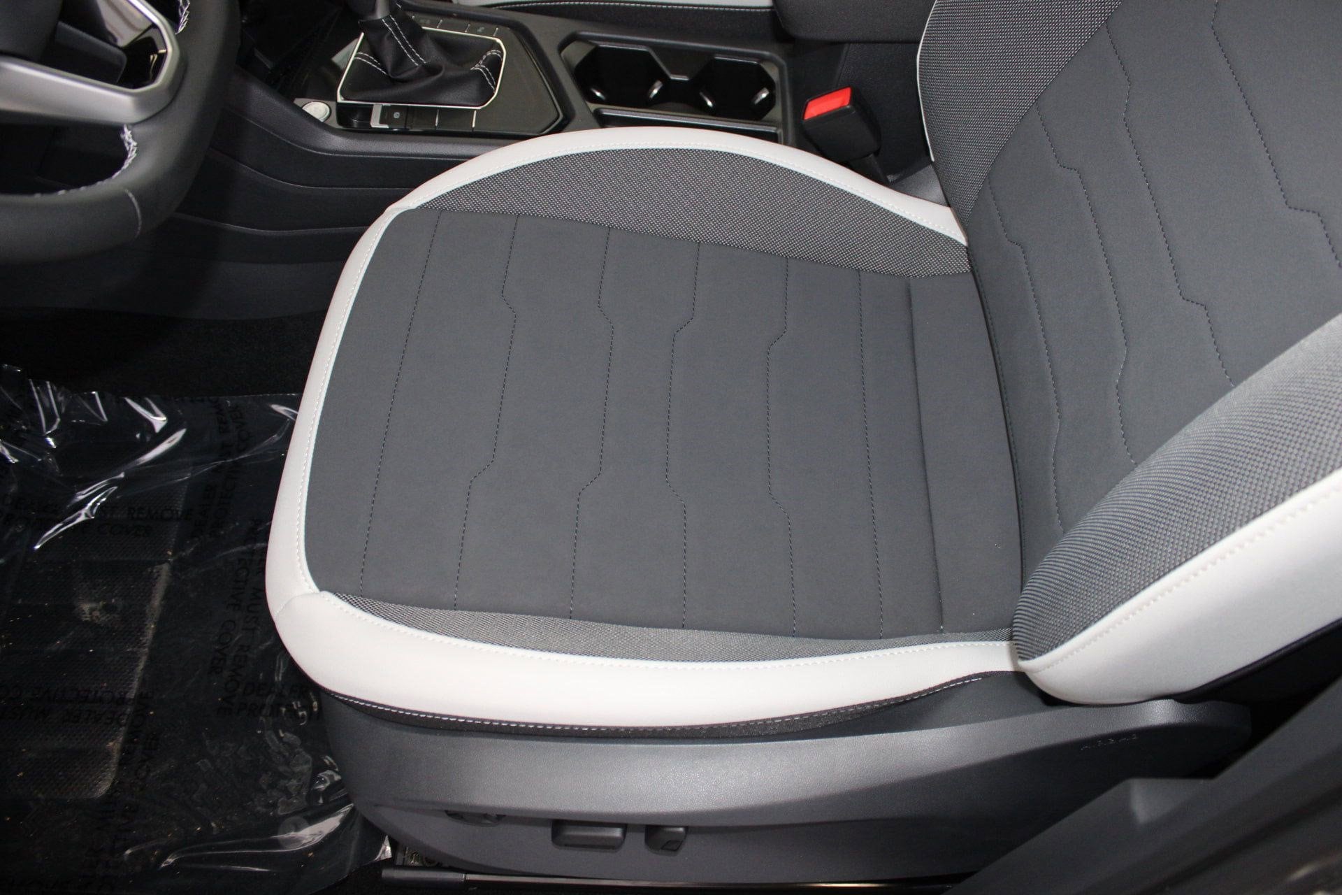 2025 Volkswagen Taos SE - Photo 13