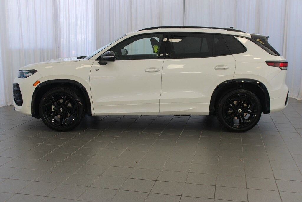 New 2026 Volkswagen Tiguan 2.0T SE SUV