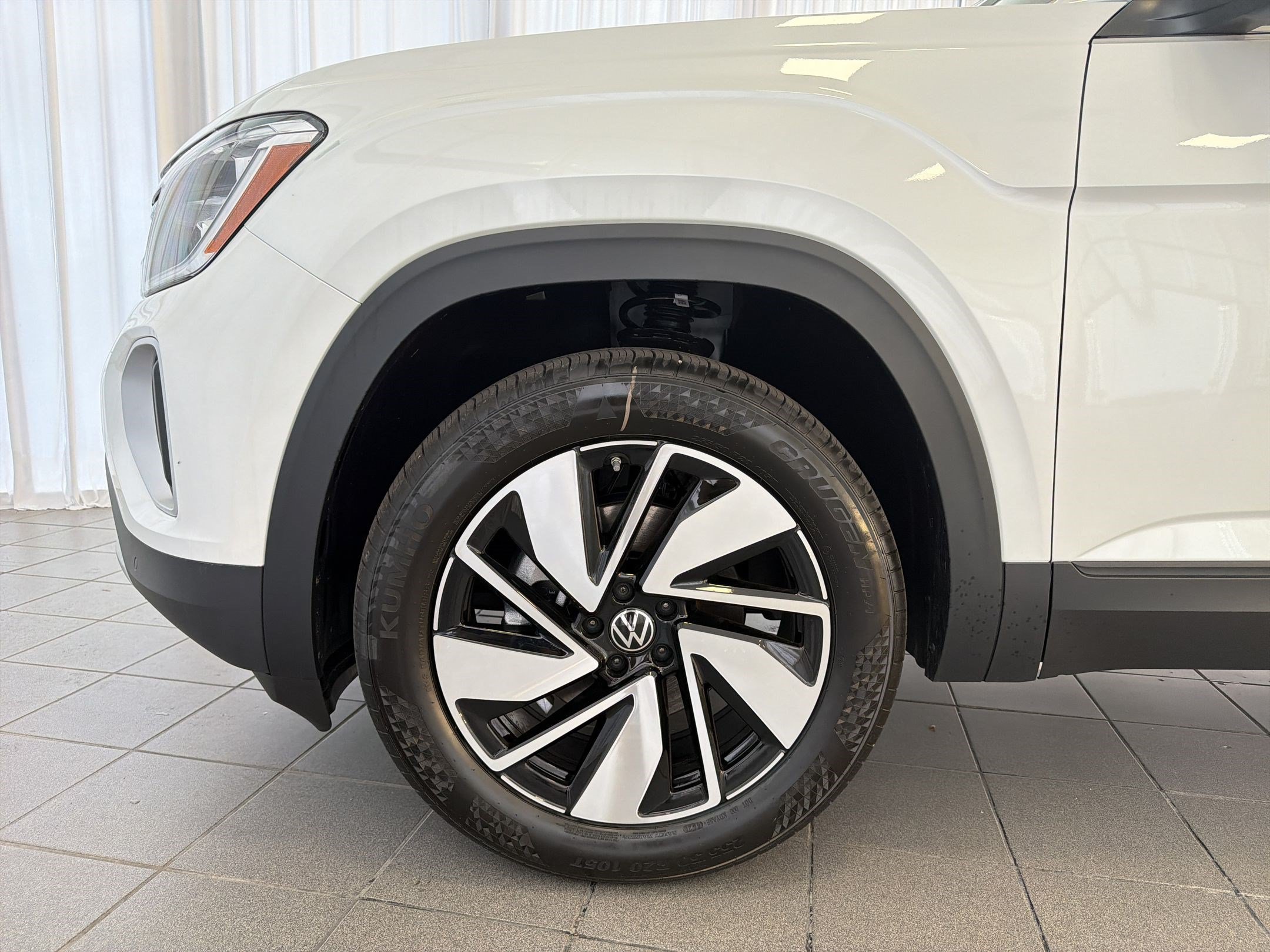 2026 Volkswagen Atlas SE w/Tech - Photo 12