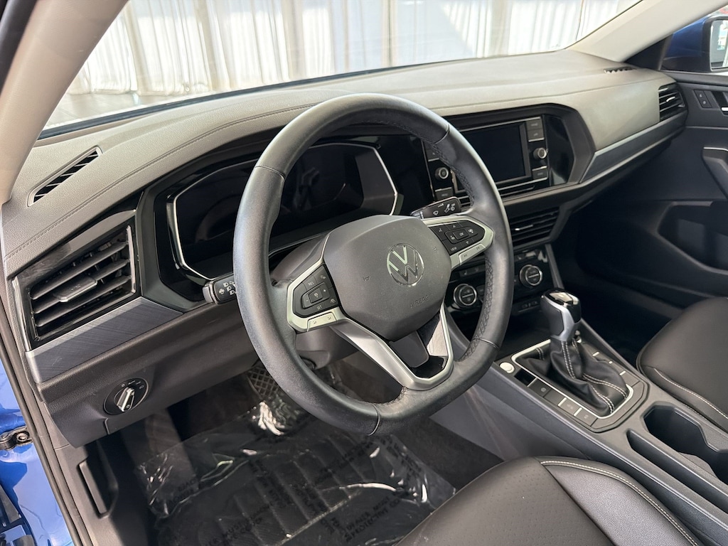 Used 2023 Volkswagen Jetta SE SE Auto